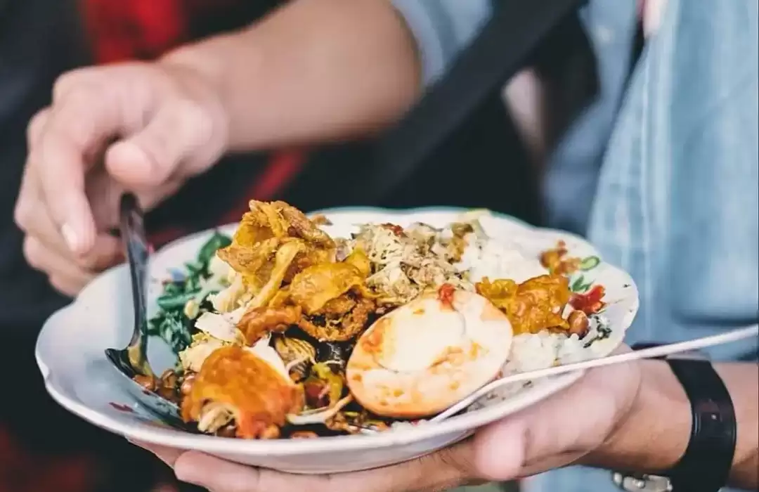 Enjoy Bali’s Food Scene – From Local Warungs to Fine Dining