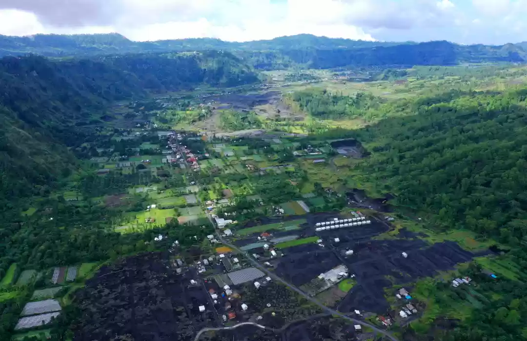  Pinggan Village – A Surreal Sunrise with Misty Mountain Views