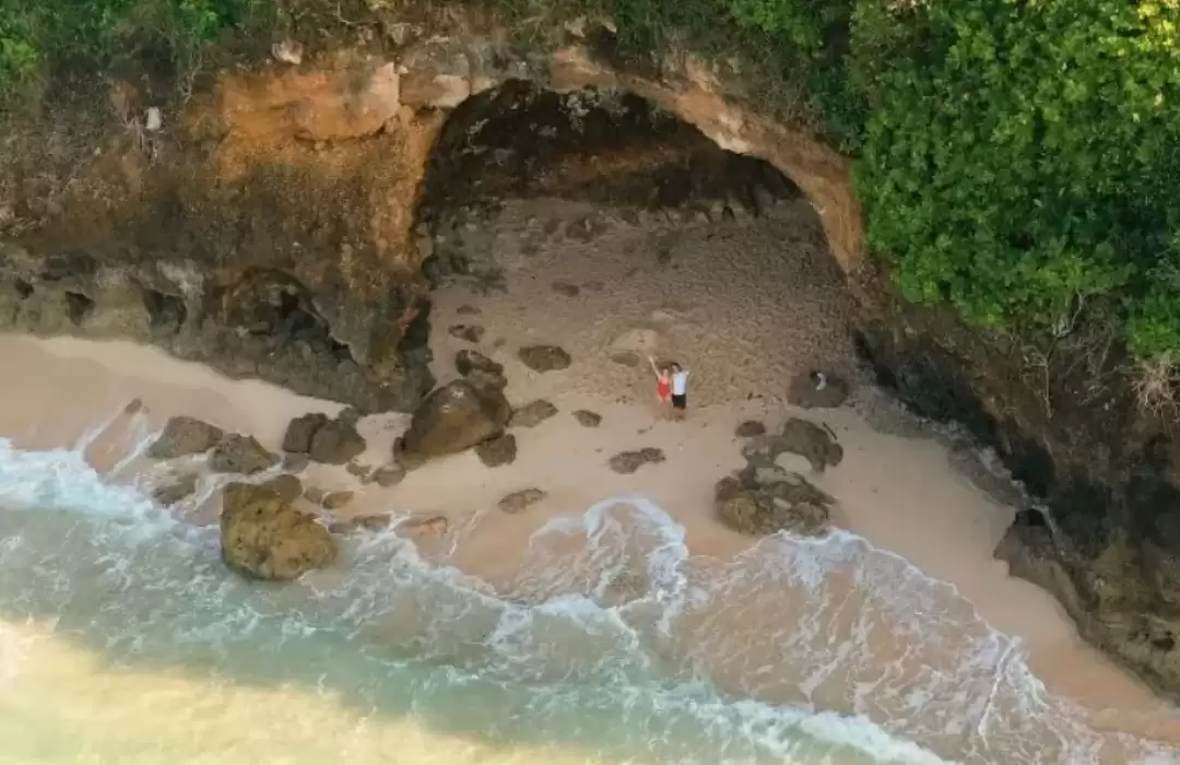 Gunung Payung Beach – A Hidden Oasis with Turquoise Waters