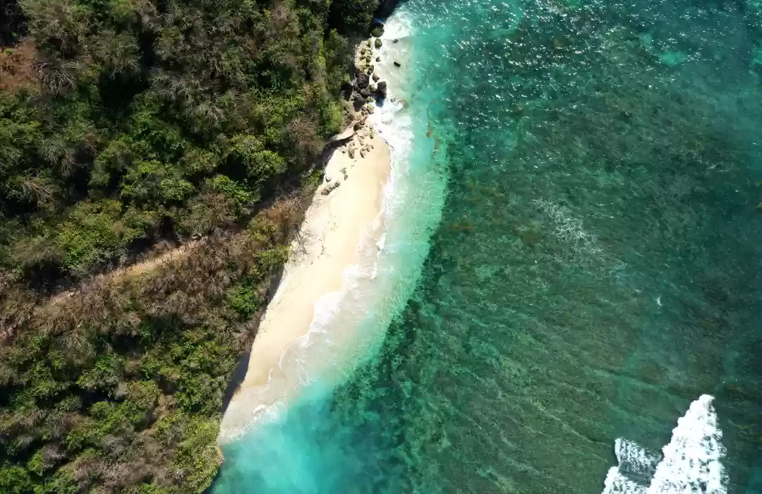 Green Bowl Beach – A Hidden Cave Beach