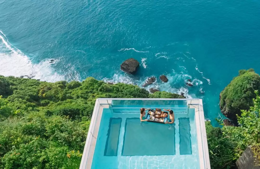 Oneeighty – A Cliffside Infinity Pool Restaurant