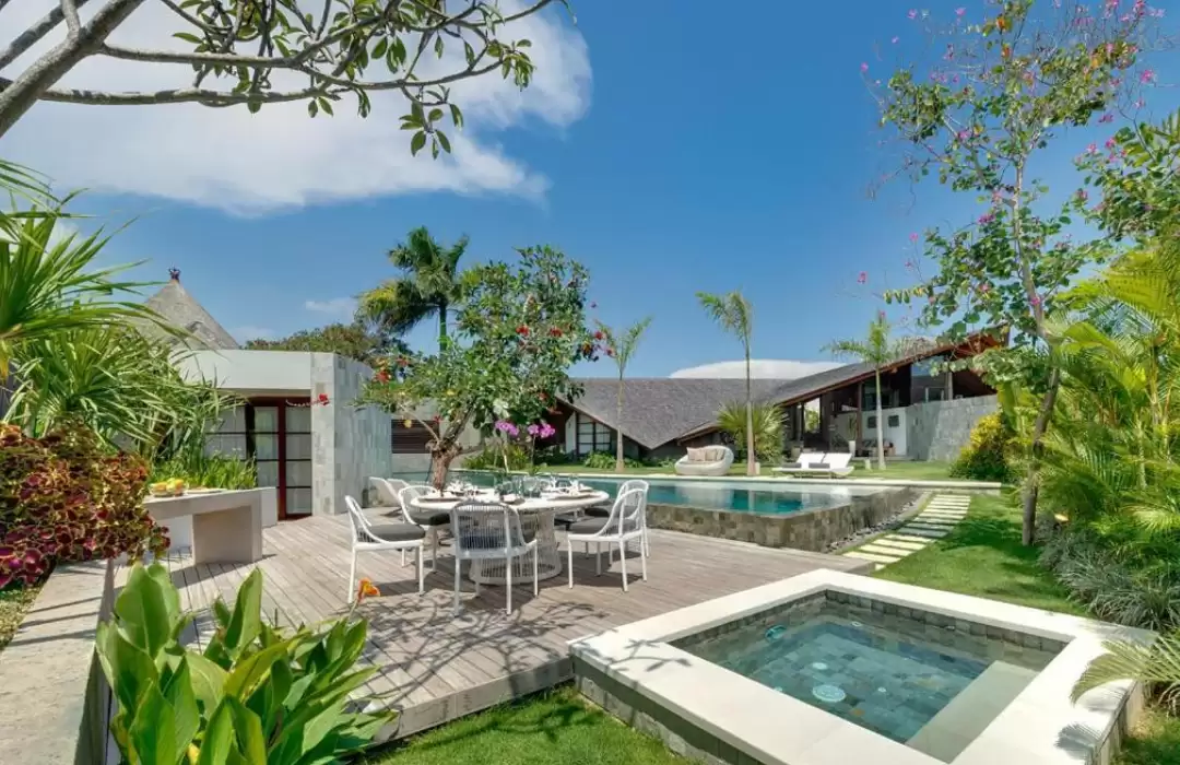 The Layar Rooftop Bar – Canggu’s Stylish Hideaway