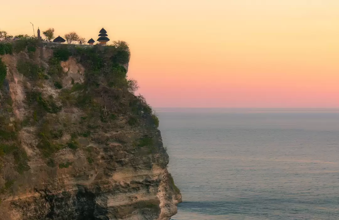 Uluwatu – Cliffside Views for an Epic Sunset