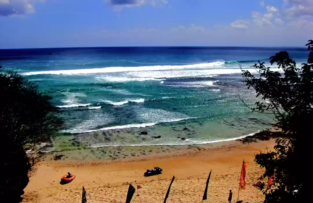 Bali’s Hidden Beach Retreats – Tranquil Temples and Meditation by the Ocean