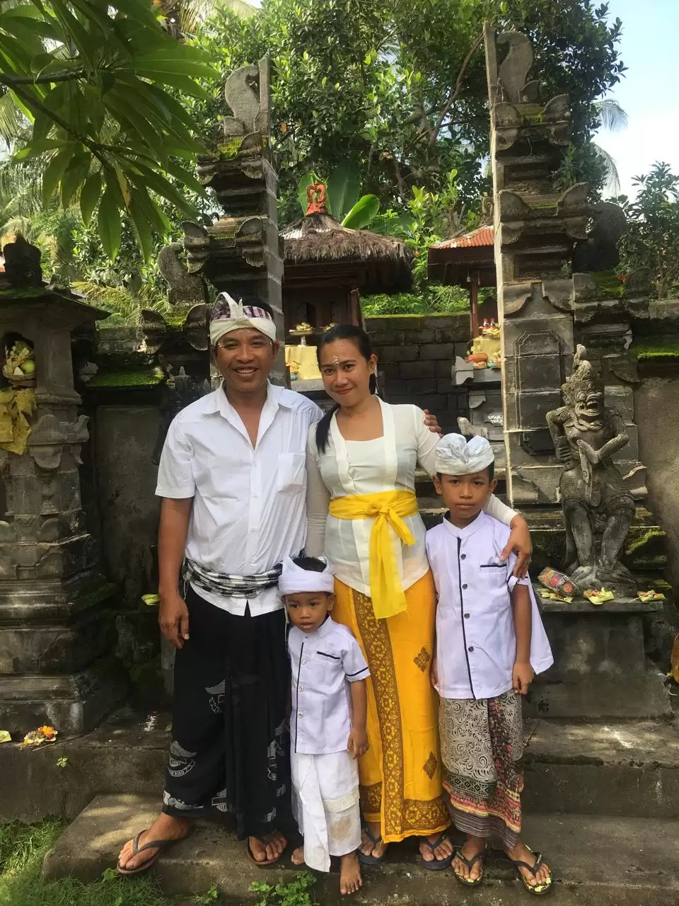 Explore Bali<br>with a True Local