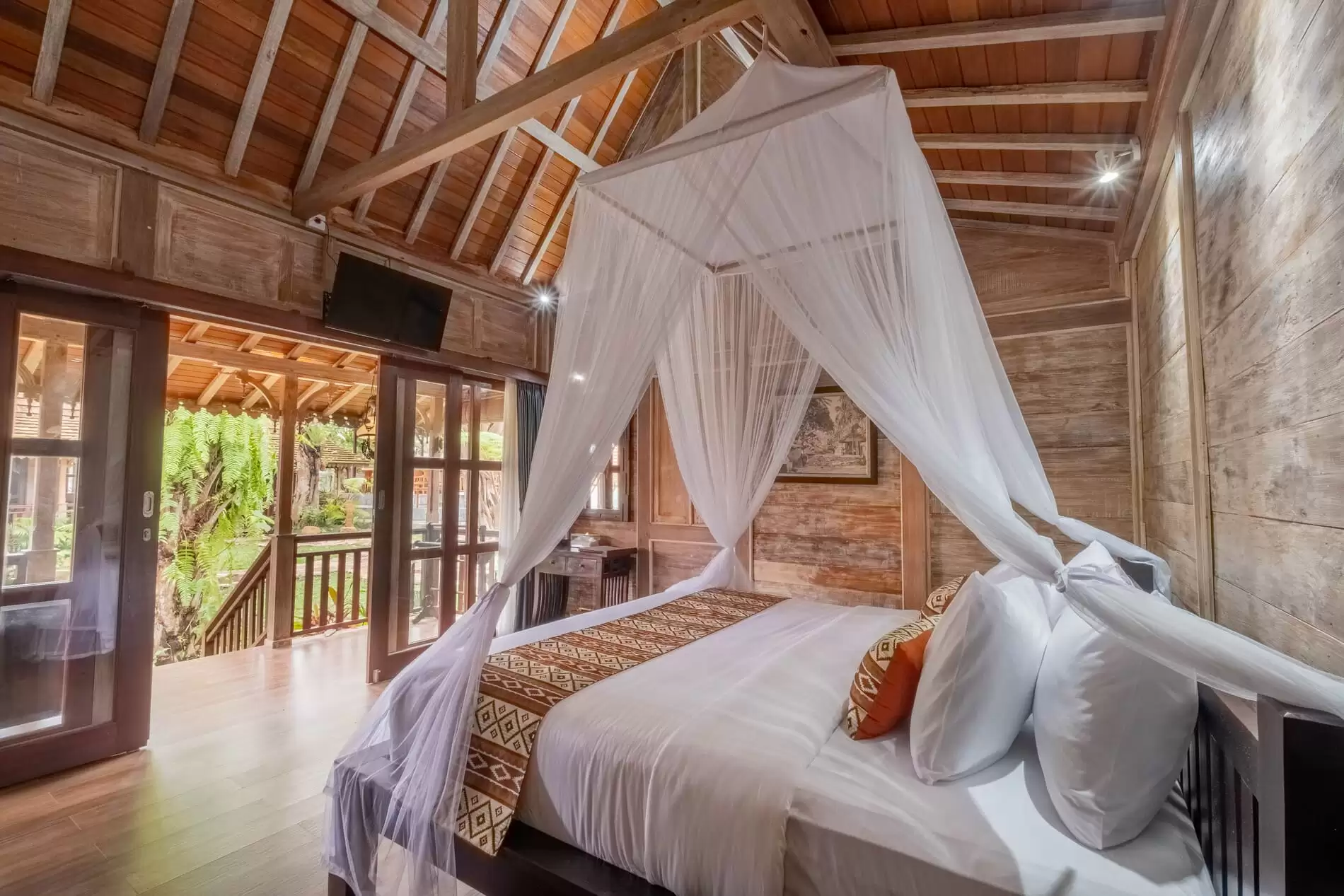 Wooden Villa with Paddy View