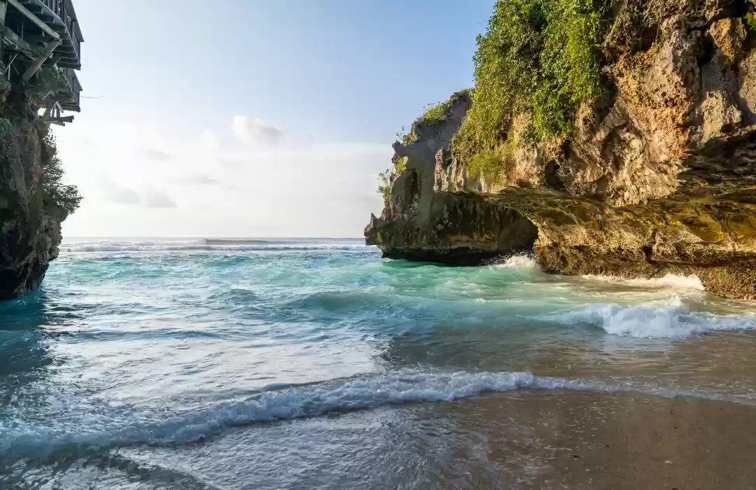 Suluban Beach (Blue Point) – A Surfer’s Hidden Retreat