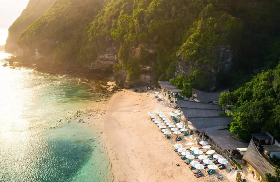 Sundays Beach Club – Bali’s Hidden Paradise in Uluwatu