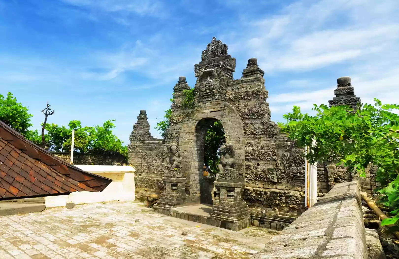 Uluwatu Cliff Sunset Tour: Beach, Temple & Kecak Fire Dance