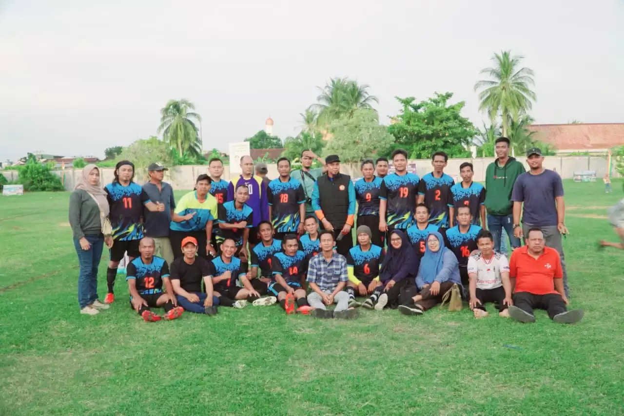 Turnamen U-40 Piala Bupati, Tim Kesebelasan Sepak Bola LLMB FC Vs IKM Palika Berlangsung Seru