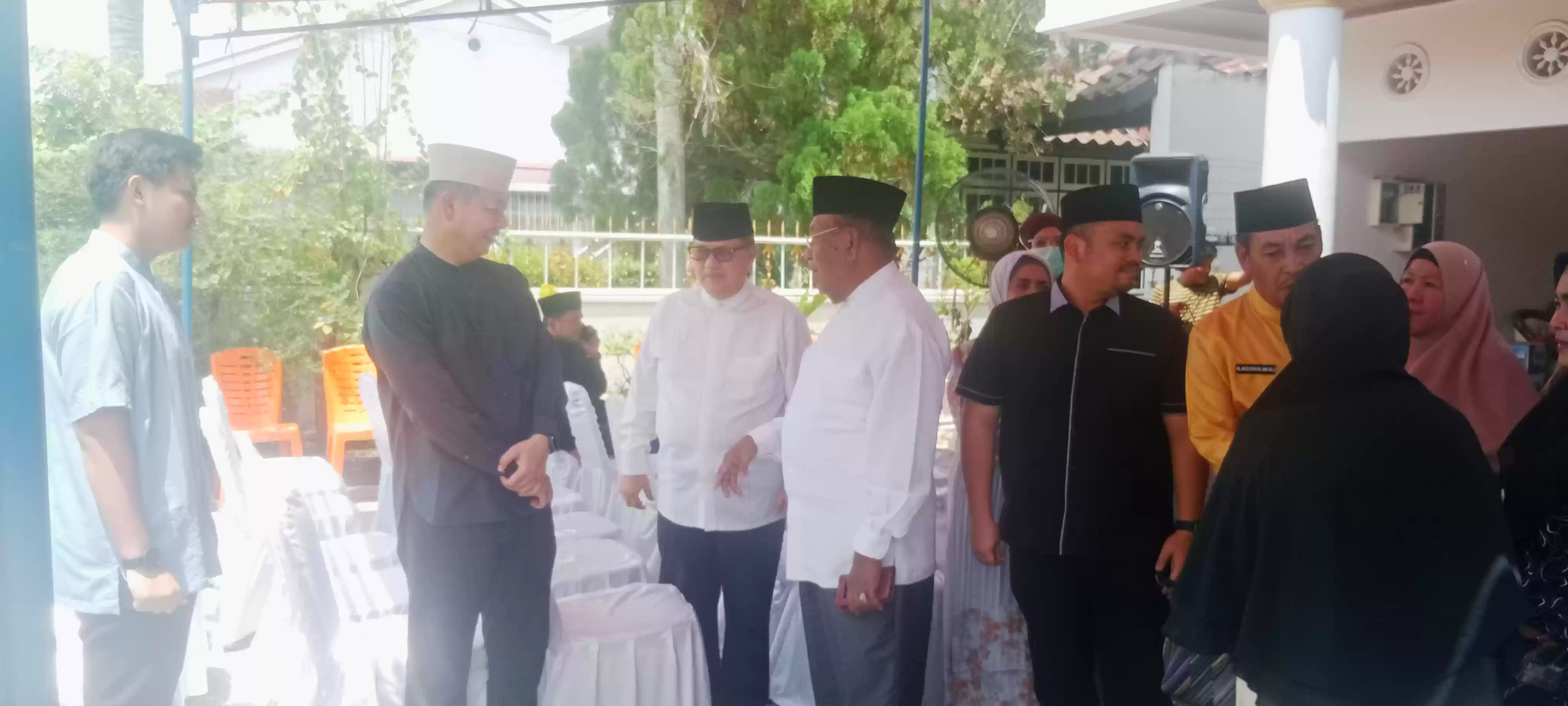 Hadir di Rumah Duka, Sekwan DPRD Rohil Budi Fitriadi Sampaikan Duka Cita Atas Wafatnya Hj. Basyariah 