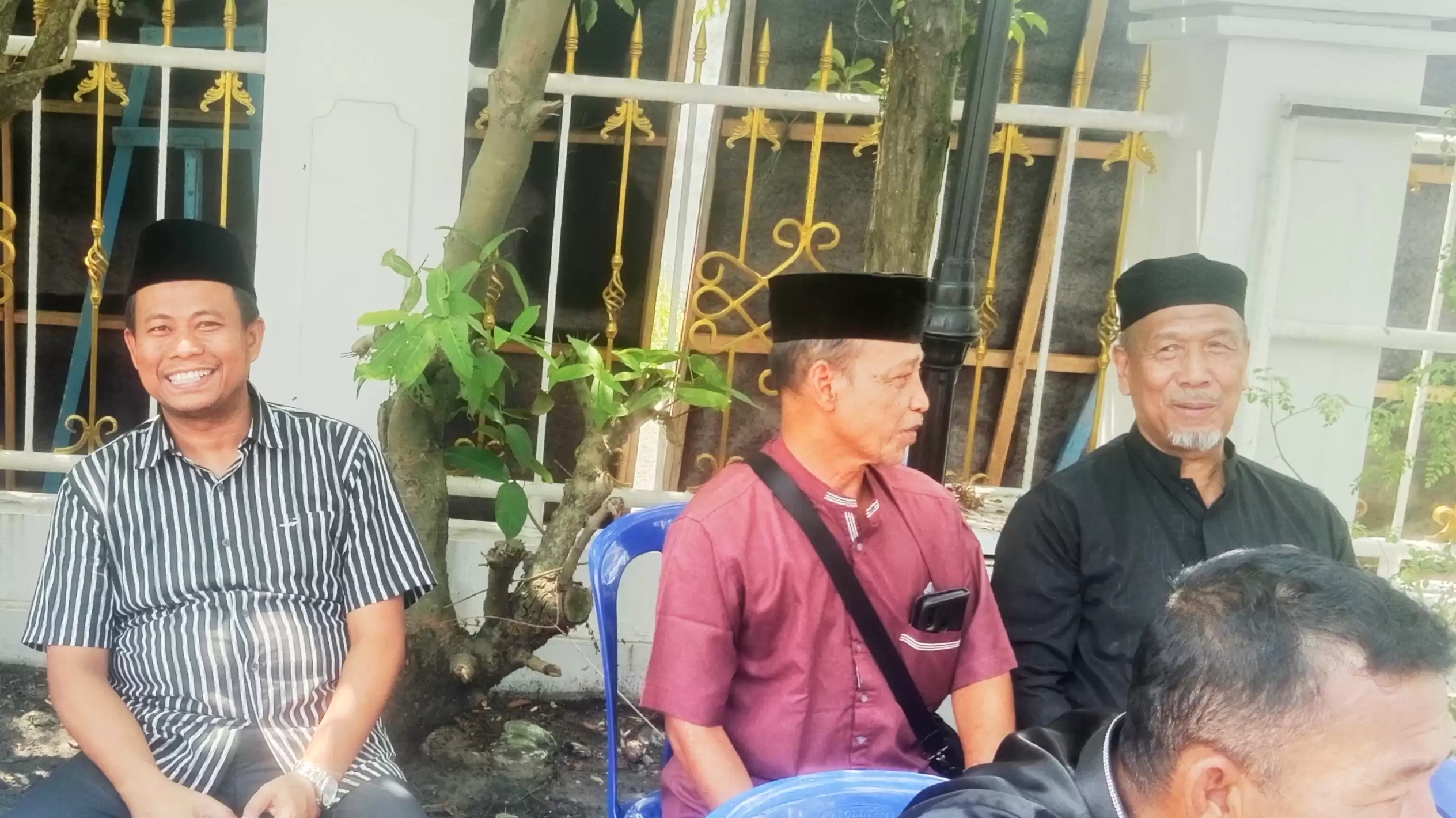 Mantan Wakil Bupati Rohil H. Sulaiman Turut Melayat Di rumah Duka Hj. Basyariah 