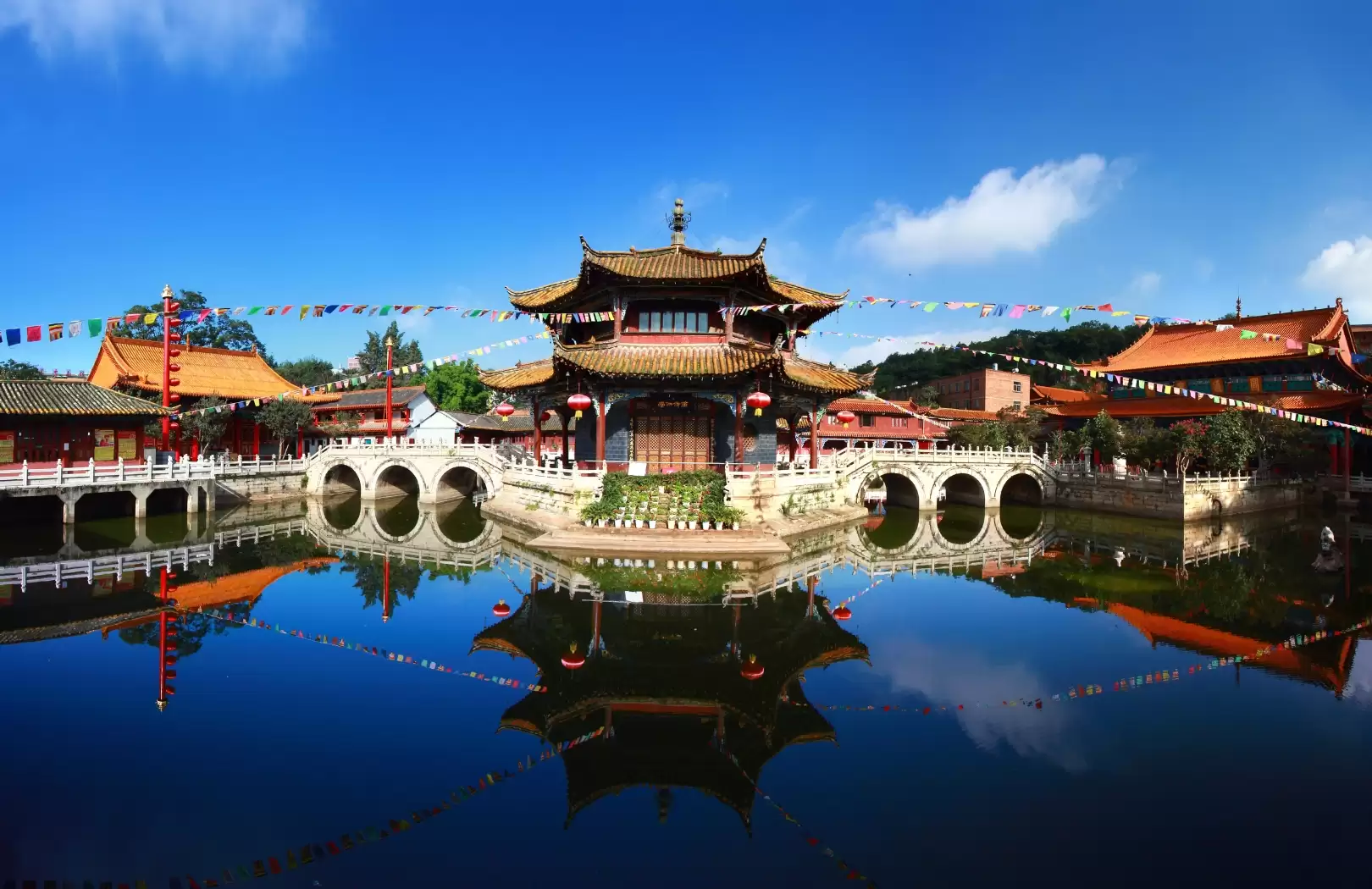 Beijing – Huangshan – Hangzhou – Shanghai Tour – 8 Days 6 Nights