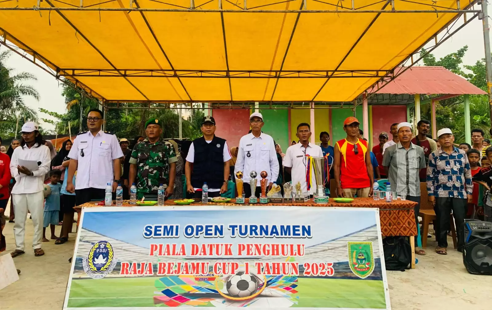 Camat Sinaboi Tutup Semi Turnamen Sepak Bola Piala Datuk Penghulu Raja Bejamu 2025