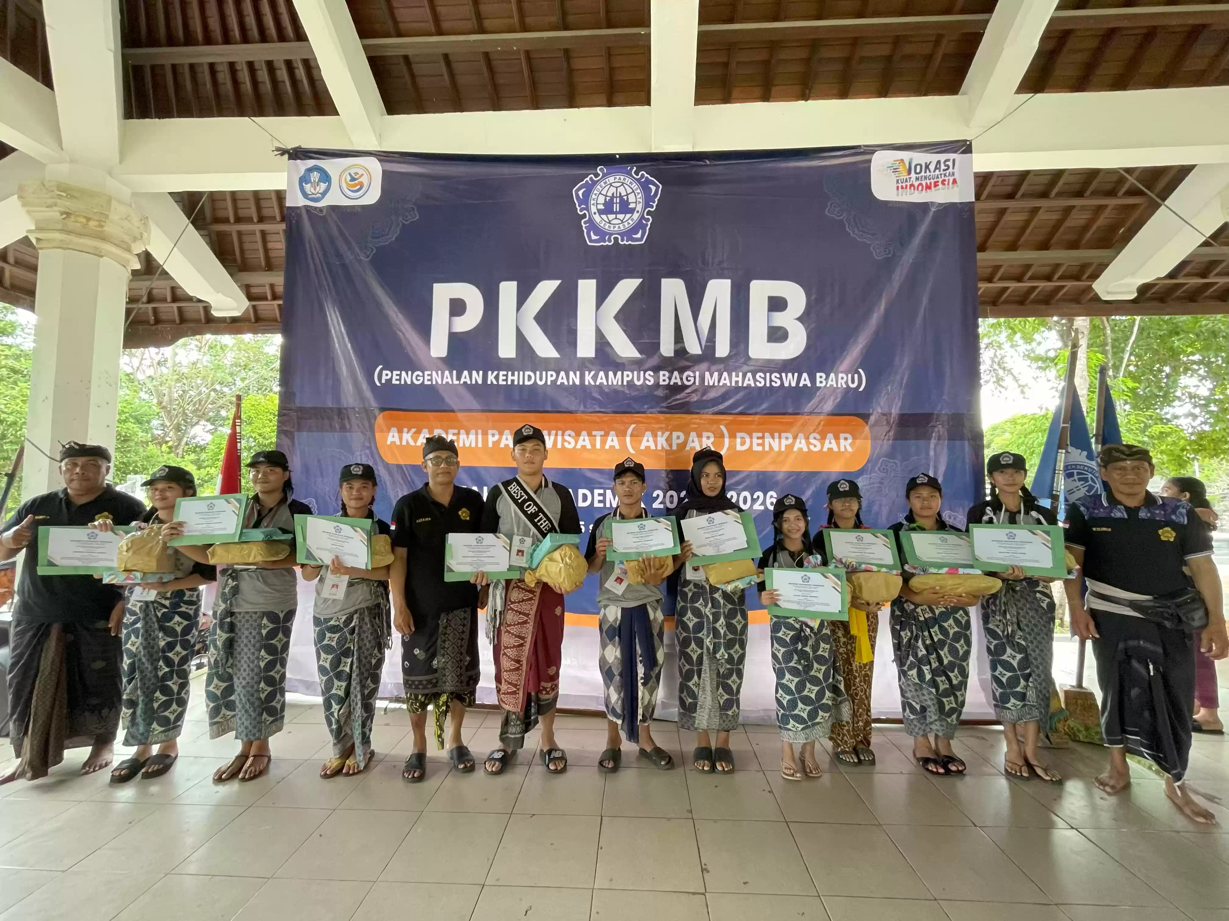 PKKMB AKPAR Denpasar 2025/2026 Ditutup dengan Aksi Peduli Lingkungan di Serangan