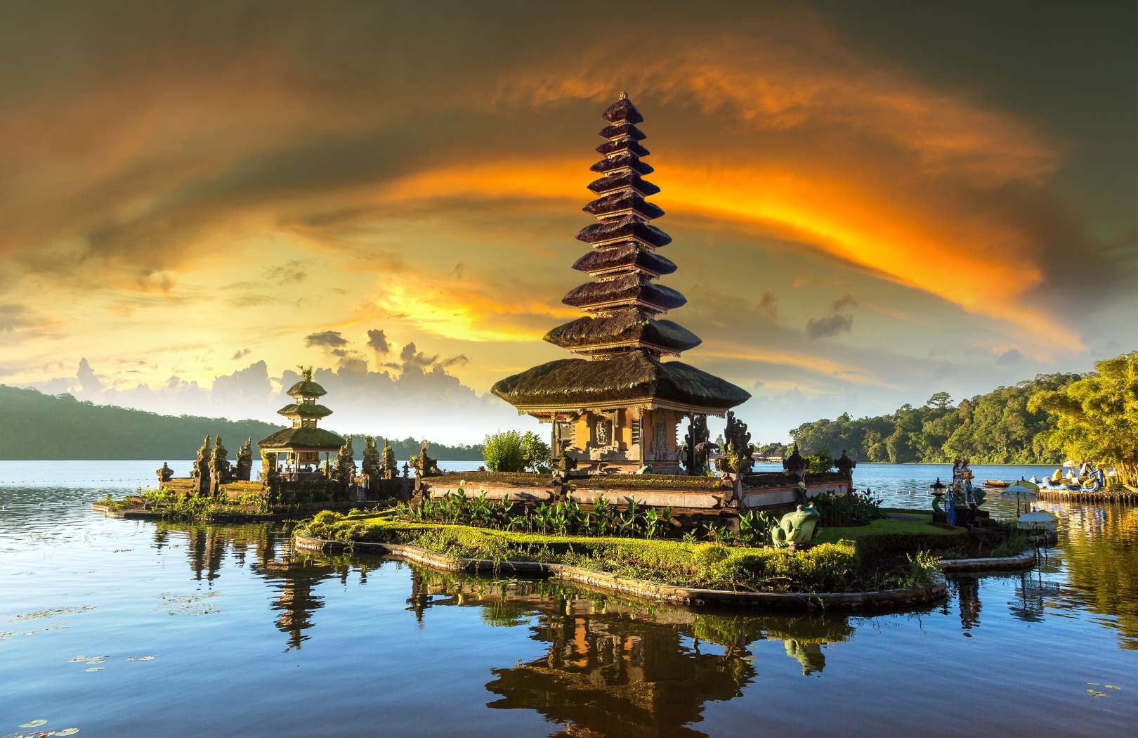 Paket Tour Harian Lovina