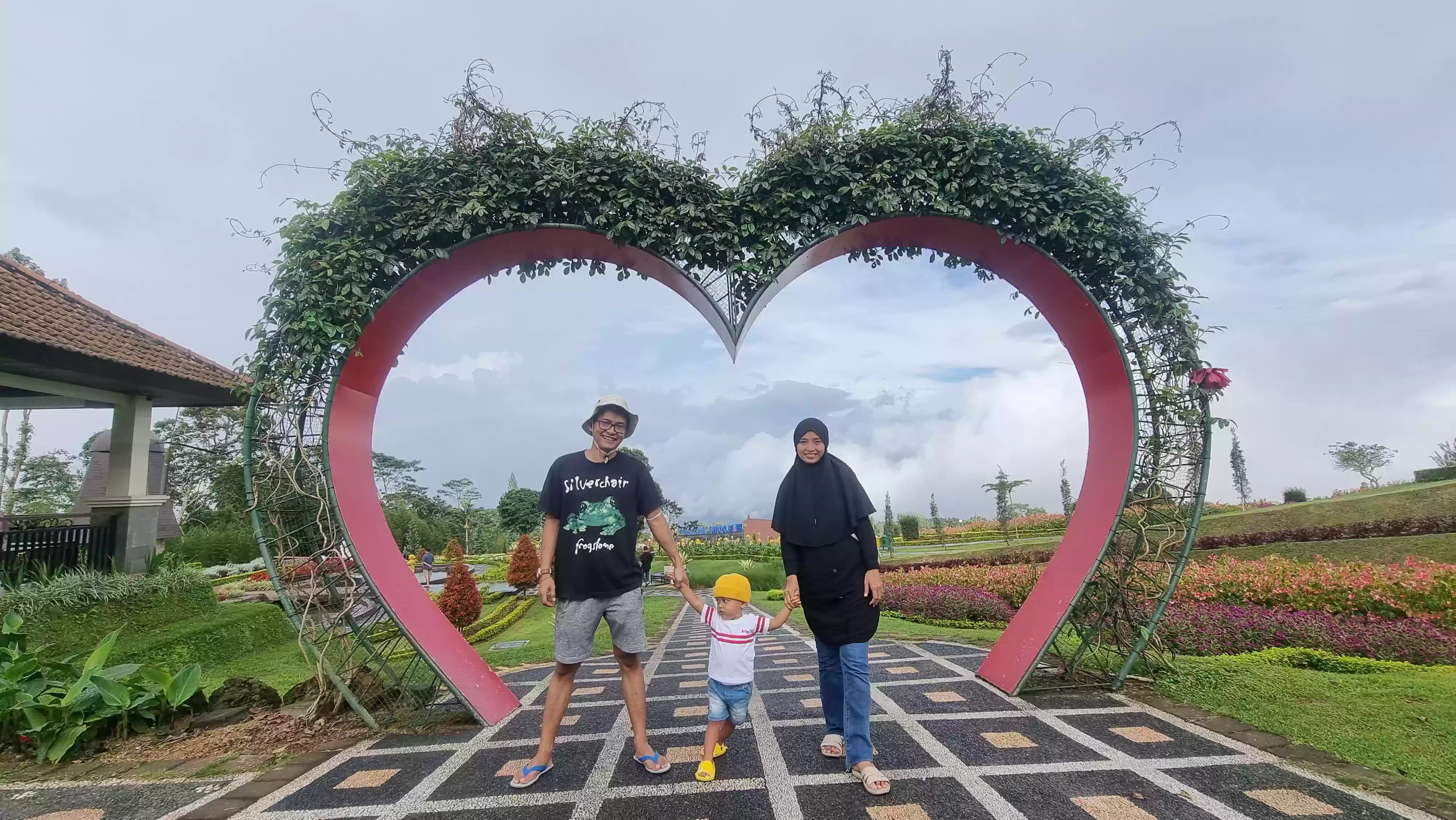 Paket Tour Hemat 2H 1M