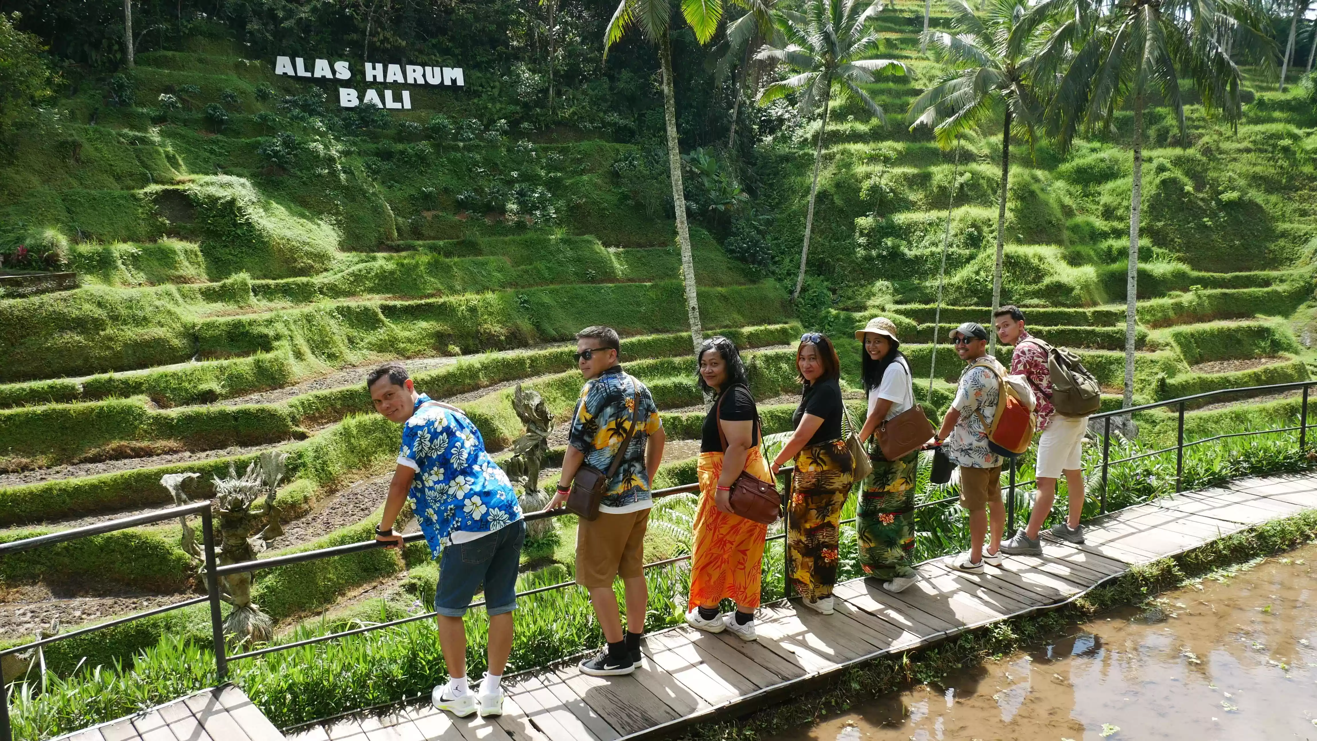 Paket Tour Keluarga 2H 1M B