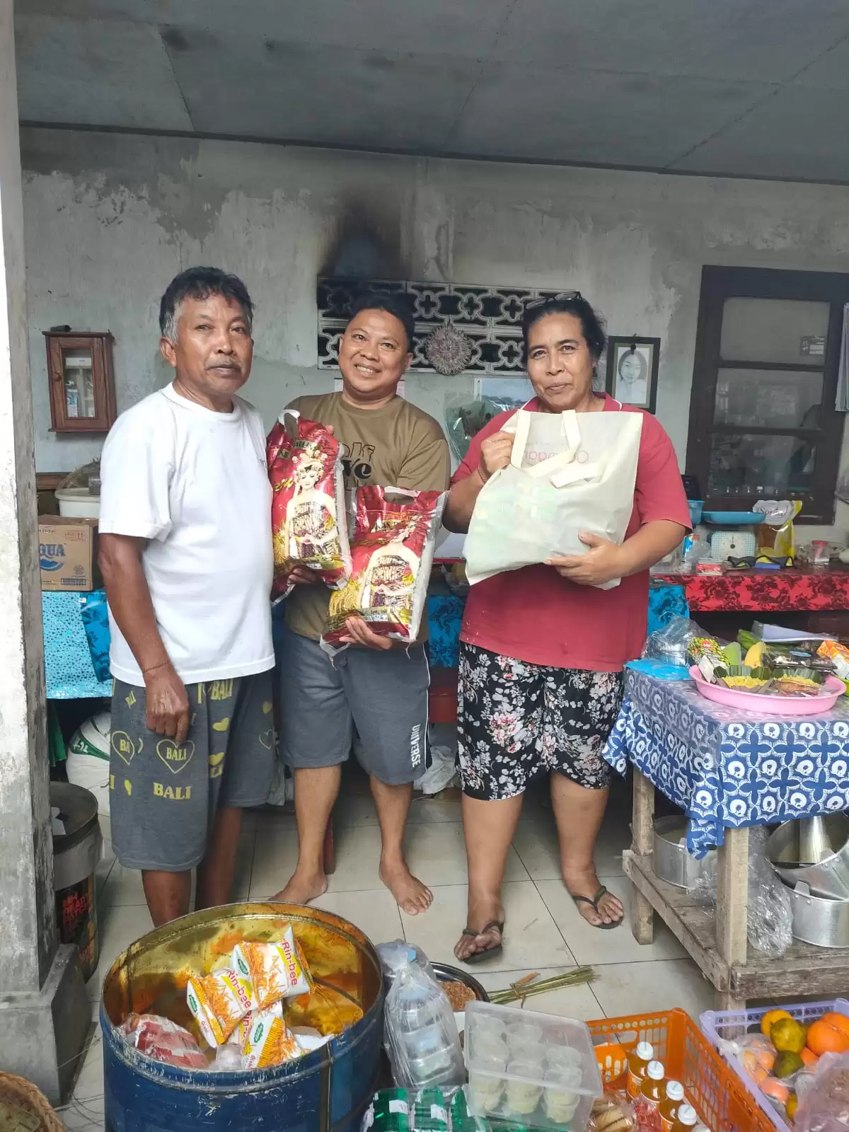 Yayasan Ananta Salurkan Bantuan Sembako untuk Lansia