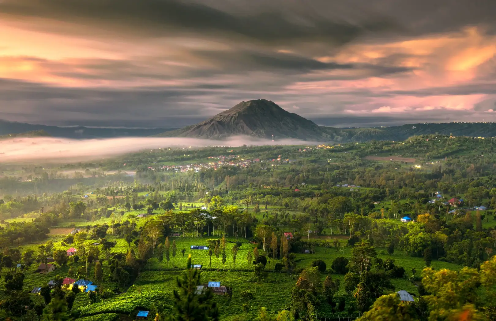 Pinggan Sunrise & Volcano Experience