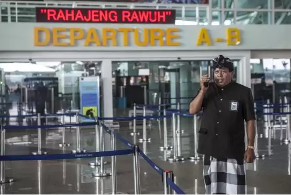 The All Indonesia app streamlines immigration, customs, health, and quarantine declarations into one digital arrivals form.