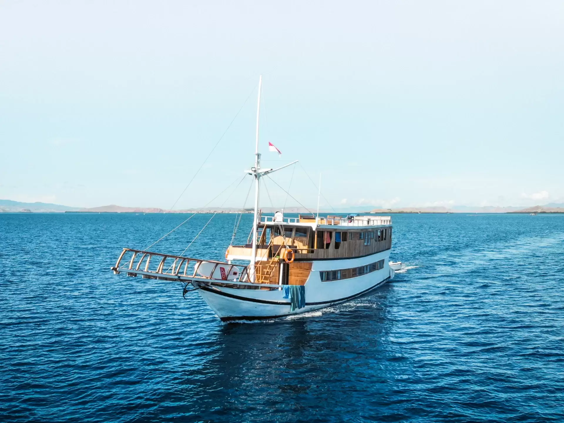 Yukai Deluxe Phinisi Sailing Komodo Tour
