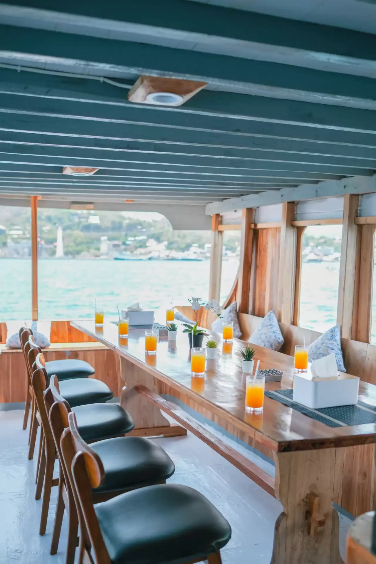 Yukai Deluxe Phinisi Sailing Komodo Tour