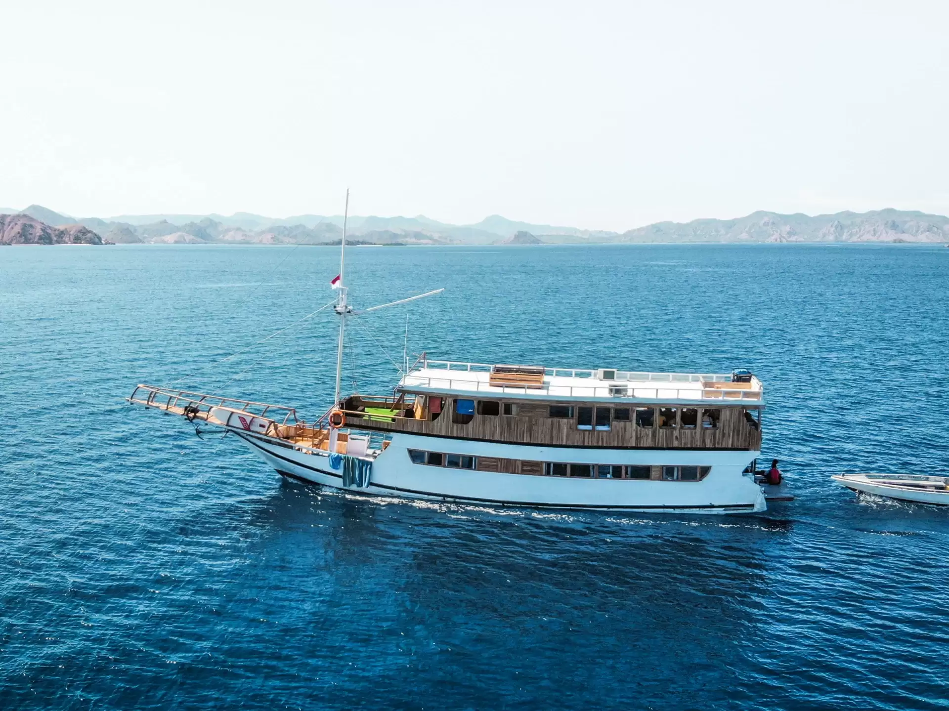 Yukai Deluxe Phinisi Sailing Komodo Tour