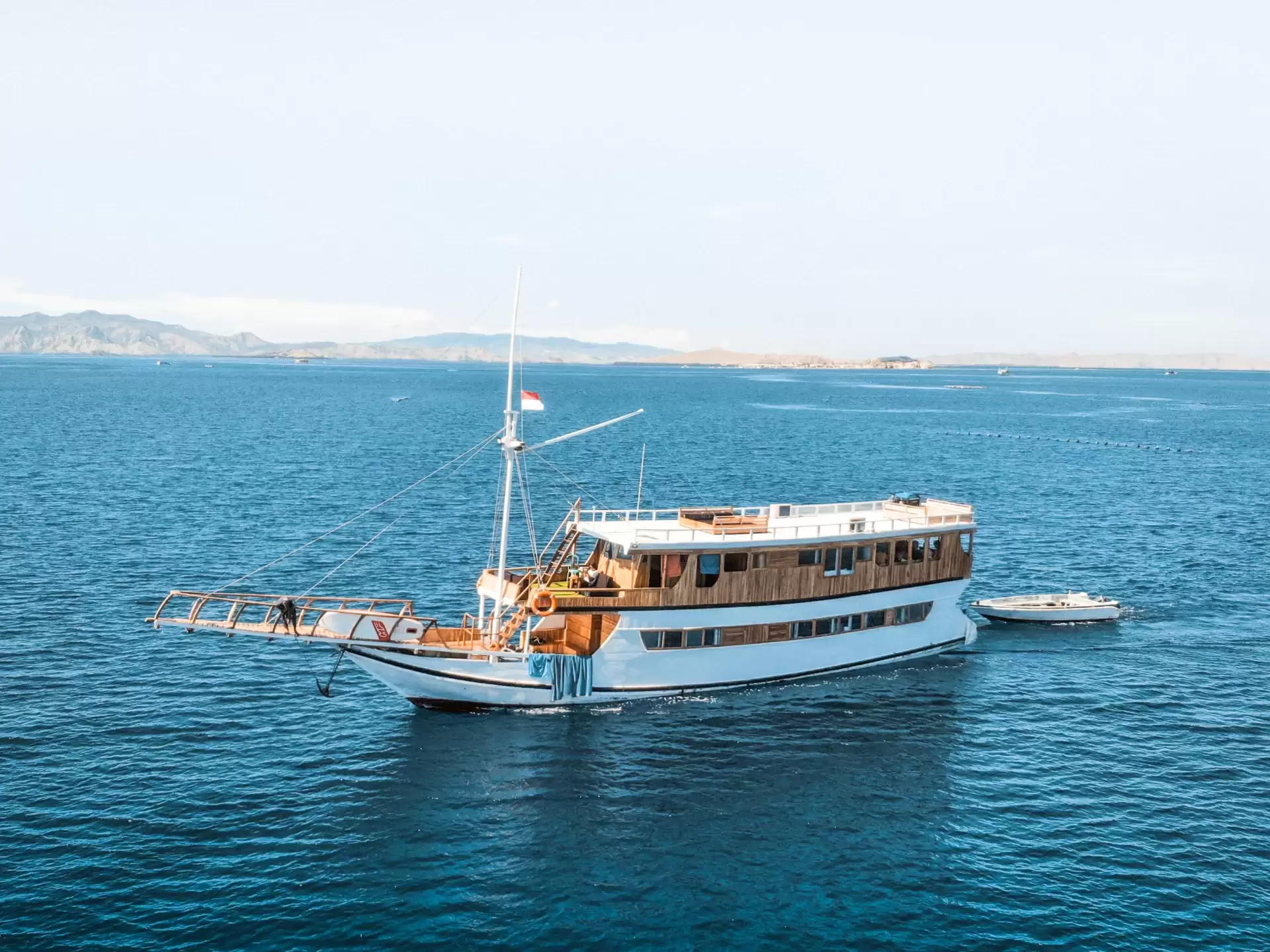 Yukai Deluxe Phinisi Sailing Komodo Tour