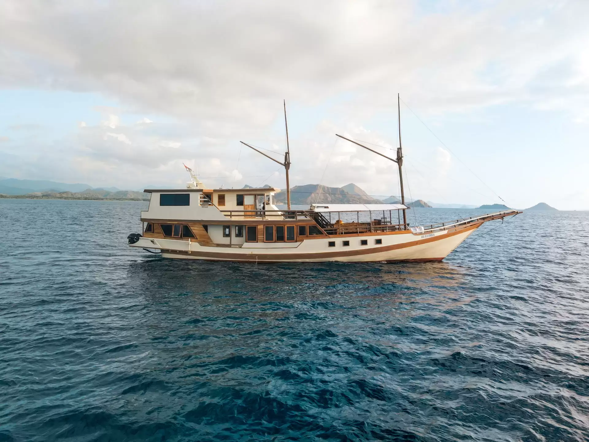 Almadira Sailing Komodo Tour