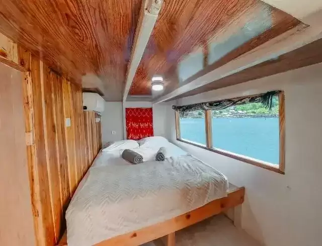 Deluxe Ocean Cabin