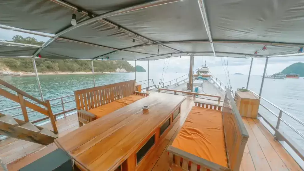 Almadira Sailing Komodo Tour