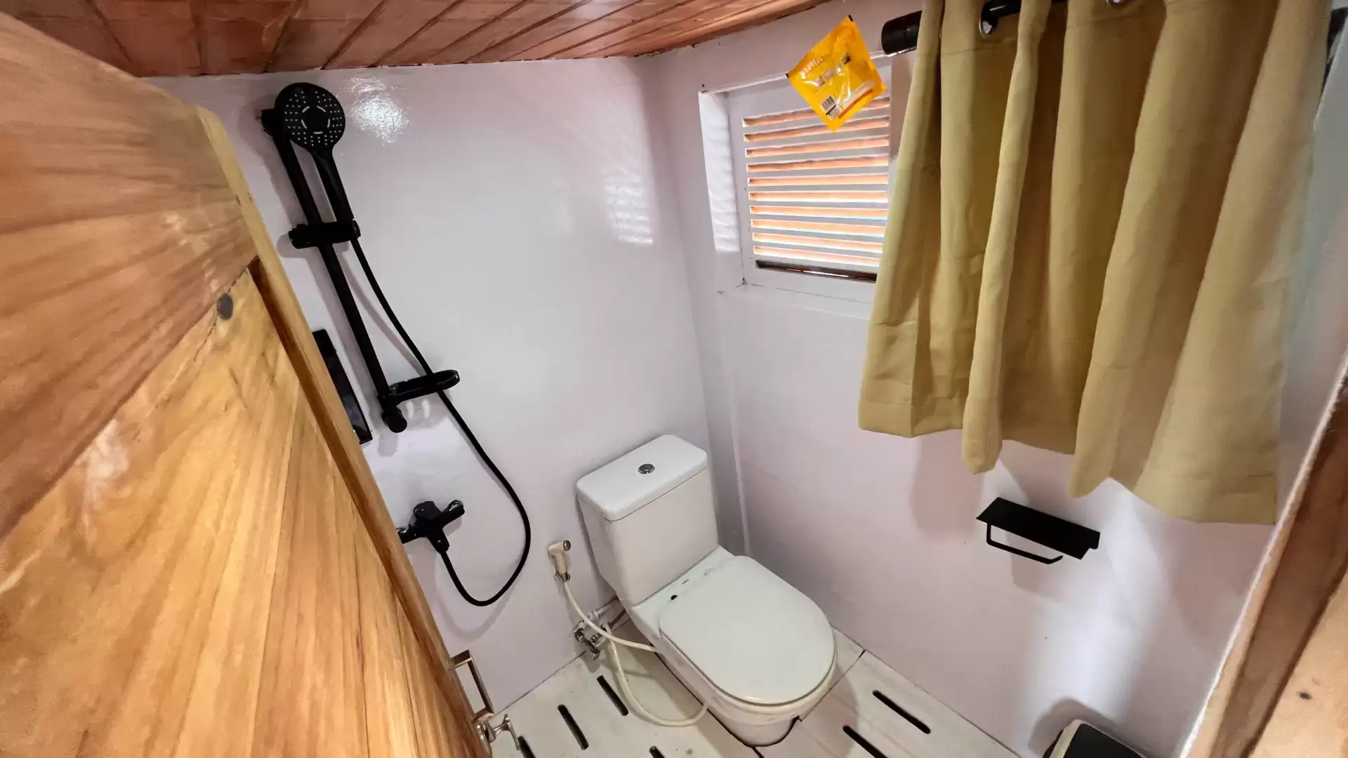 Flores Utama Sailing Komodo Tour