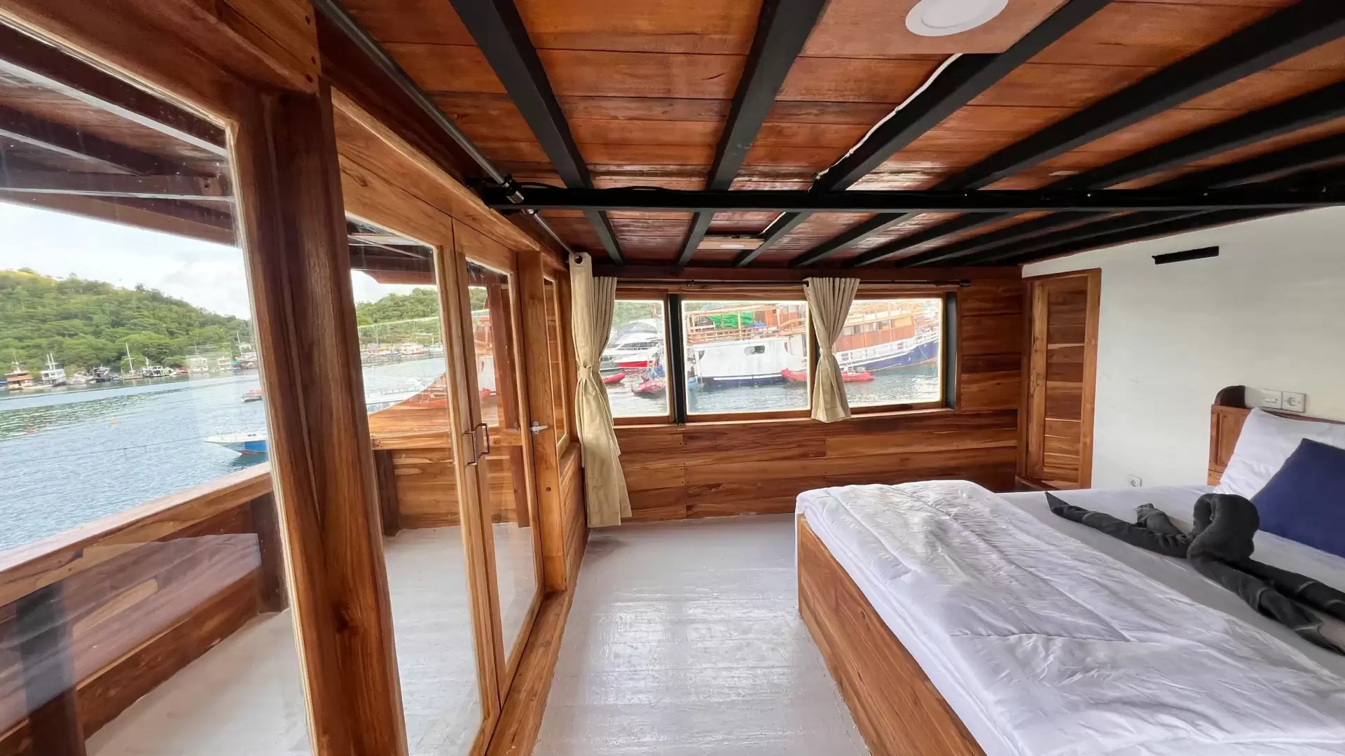 Flores Utama Sailing Komodo Tour