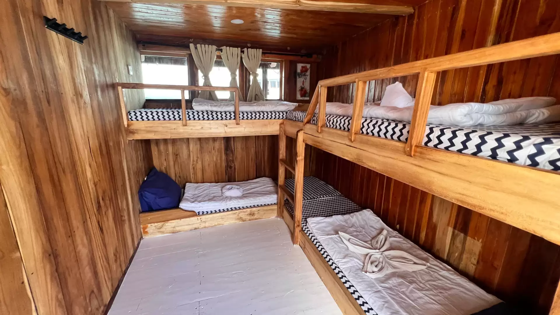 Flores Utama Sailing Komodo Tour