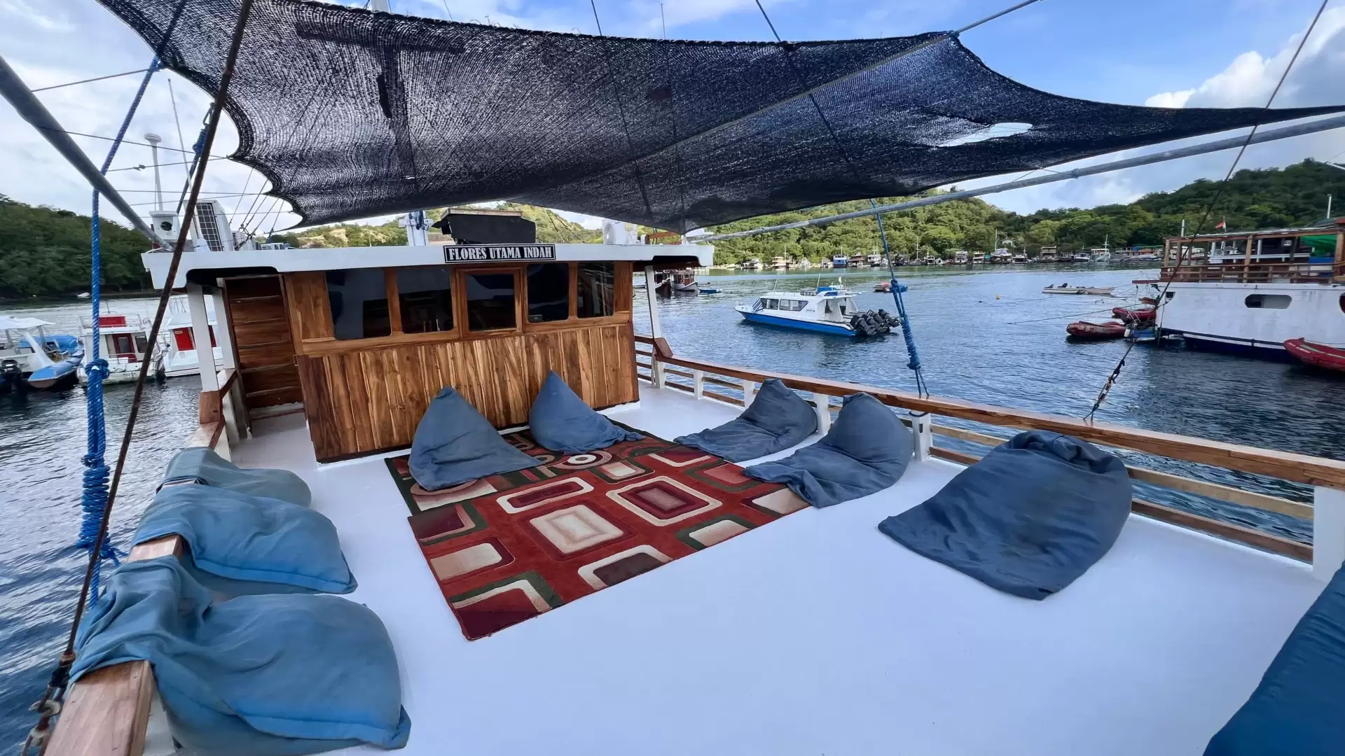 Flores Utama Sailing Komodo Tour