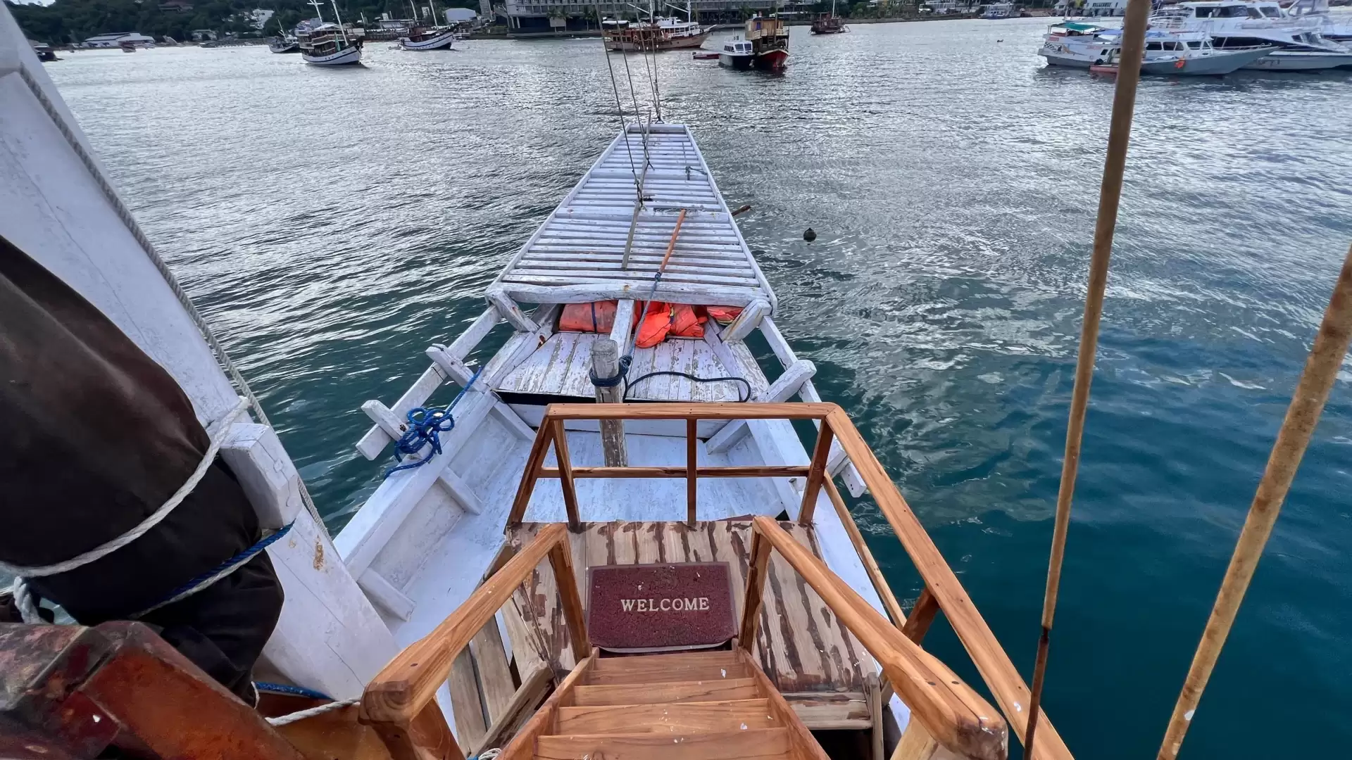 Flores Utama Sailing Komodo Tour