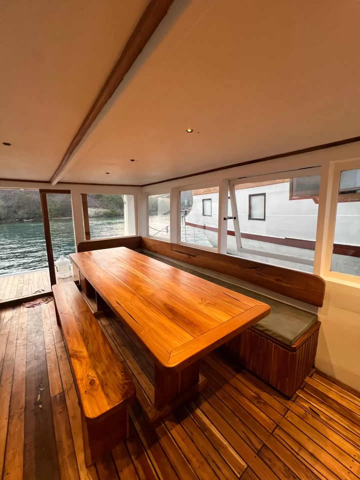 Lanakila Phinisi Sailing Komodo Tour