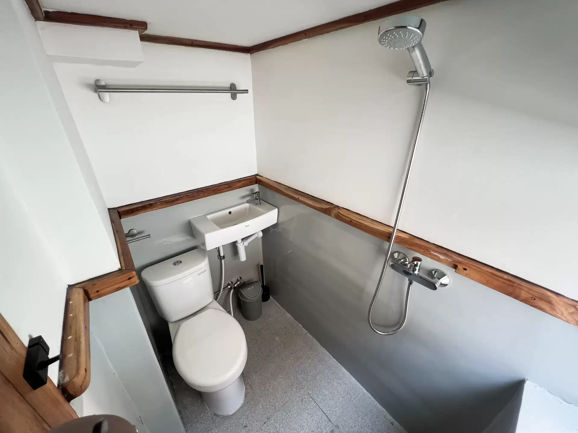 Lanakila Phinisi Sailing Komodo Tour