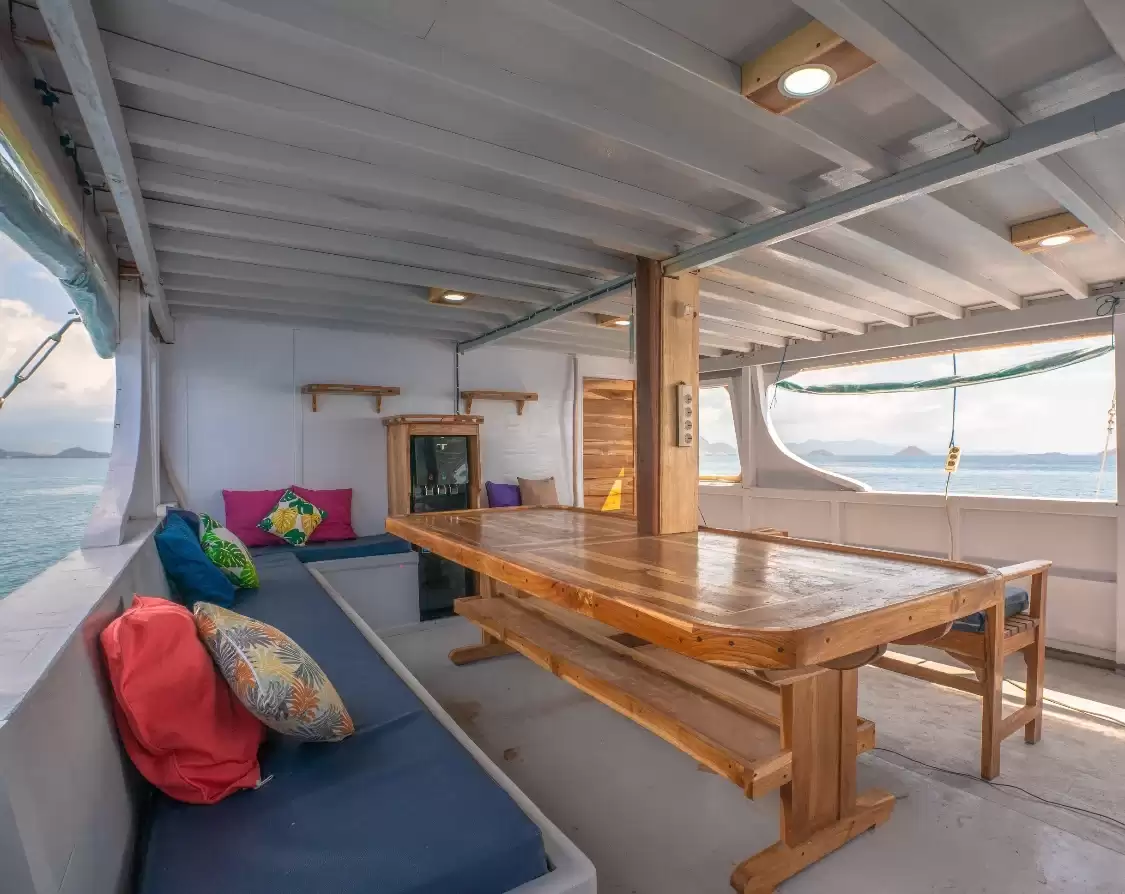 NEW IJC Deluxe Phinisi Sailing Komodo Trip