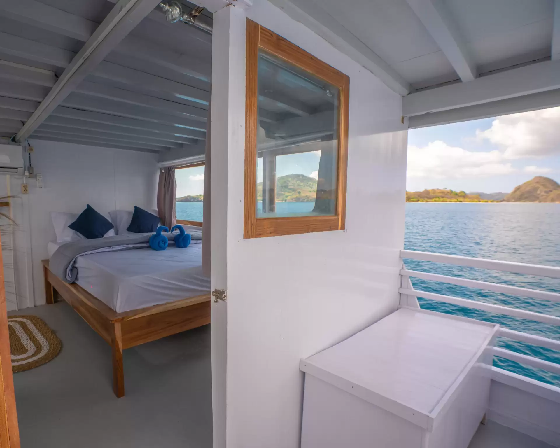 NEW IJC Deluxe Phinisi Sailing Komodo Trip