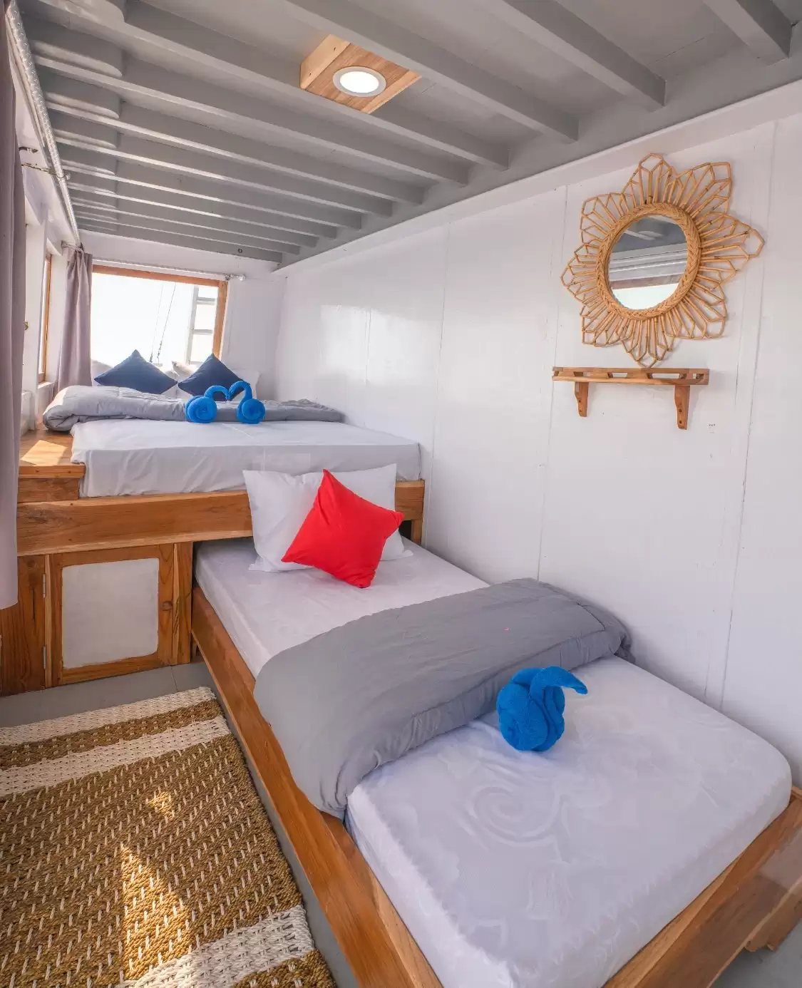 NEW IJC Deluxe Phinisi Sailing Komodo Trip