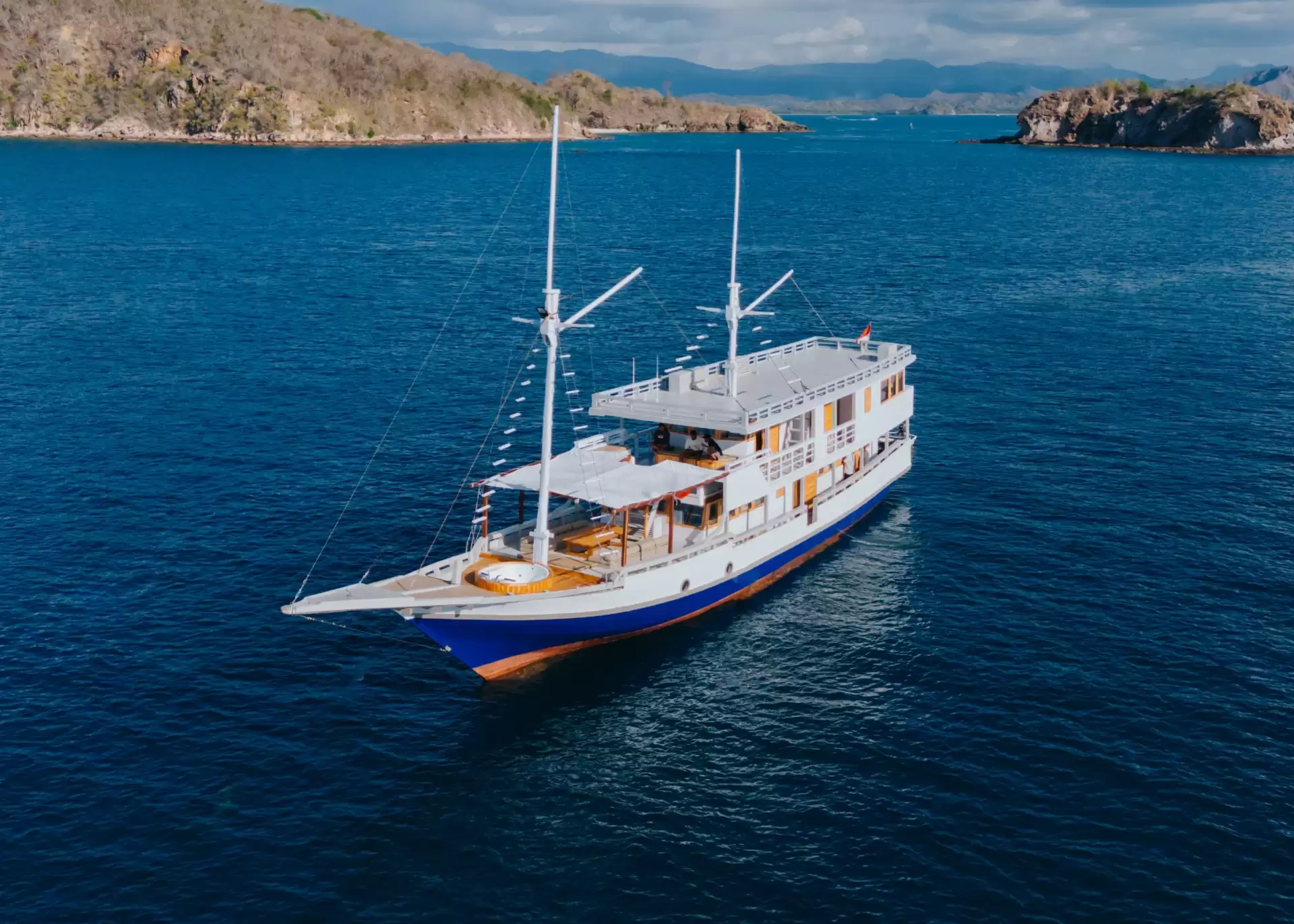 Bombana II Deluxe Phinisi Sailing Komodo Trip