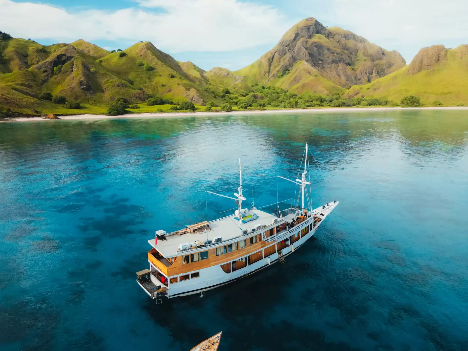 Why Sailing with a Phinisi is the Best Way to Explore Komodo