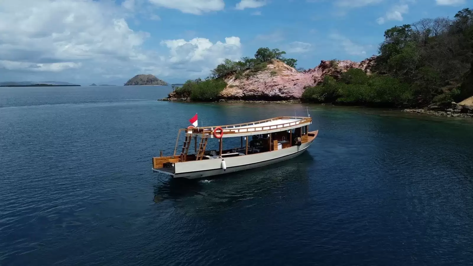 Komodo National Park Full-Day Sailing Trip with Phinisi