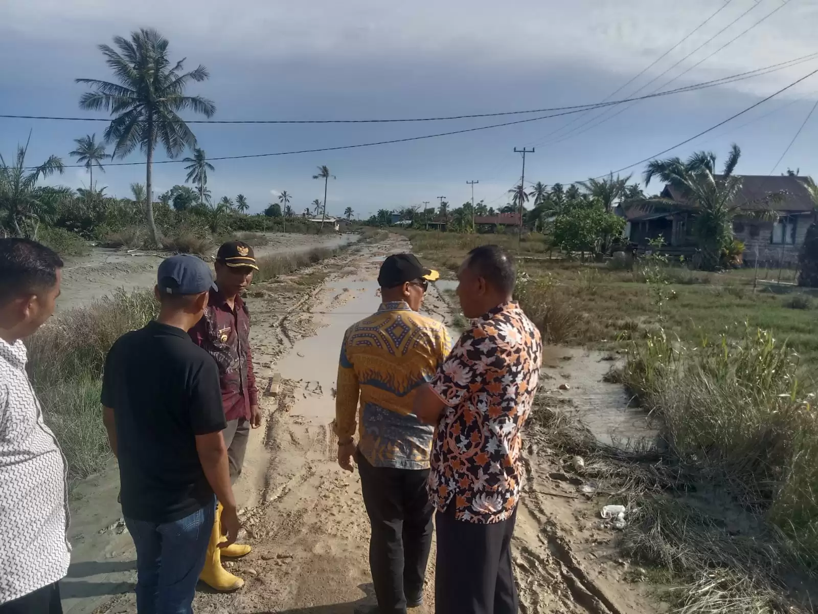 Pemkab Rohil Tanggapi Cepat Keluhan Warga Sinaboi,Jalan Bhakti Menuju Kampung Aman Akan Diperbaiki Tahun 2026
