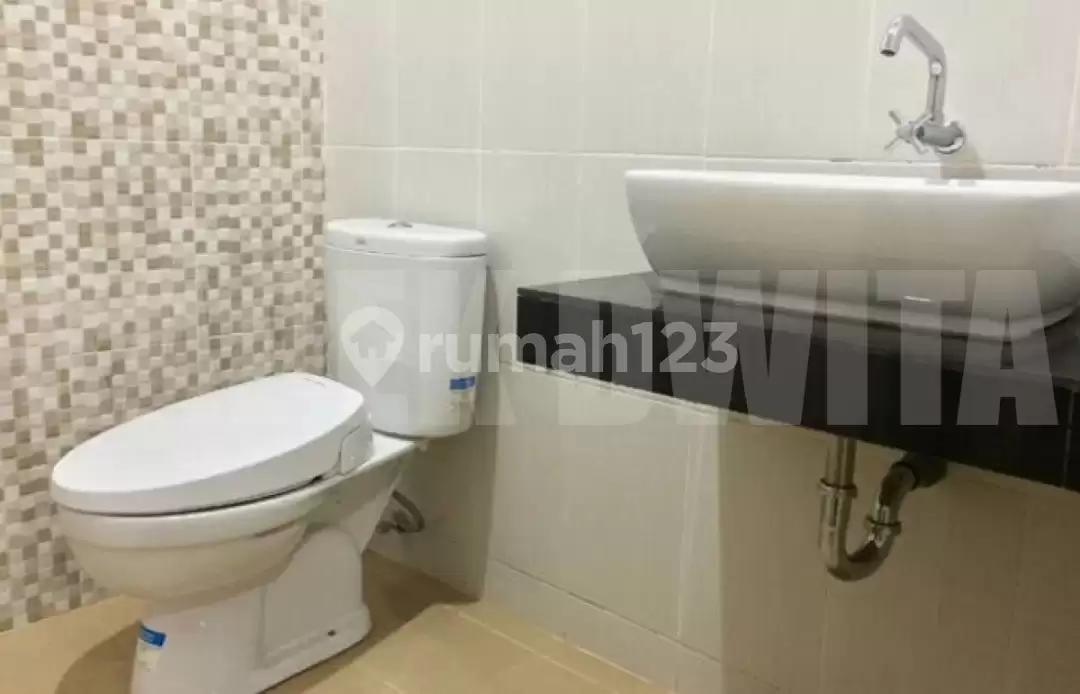 Dijual Kos/Apartemen Elite 3 Lantai di Jalan Raya Kuta – Full Furnished & SHM