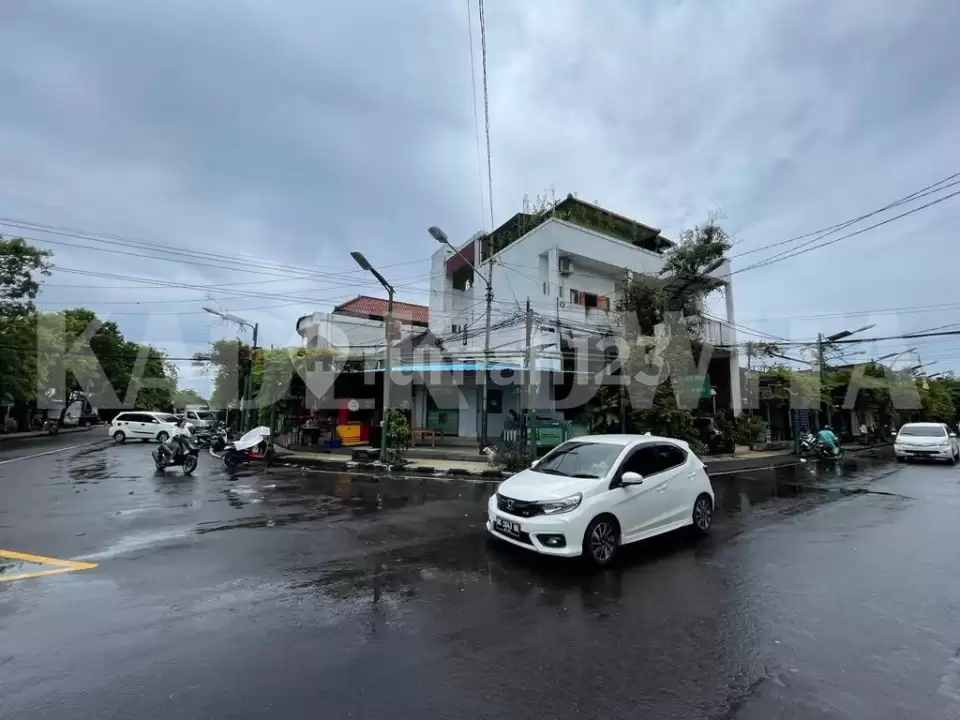 Dijual Ruko 3 Lantai di Jalan Pantai Kuta – Lokasi Strategis Hook