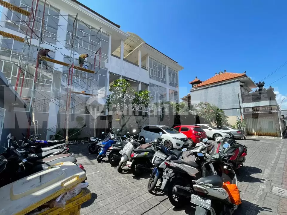 Dijual Kos Elite 3 Lantai di Kuta – Full Furnished, Siap Huni, SHM