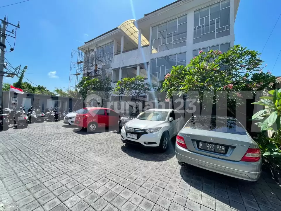 Dijual Kos Elite 3 Lantai di Kuta – Full Furnished, Siap Huni, SHM